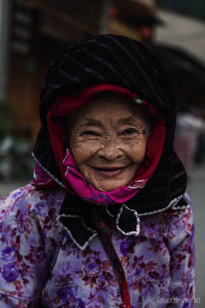 Người H'Mông trên Phố cổ Đồng Văn