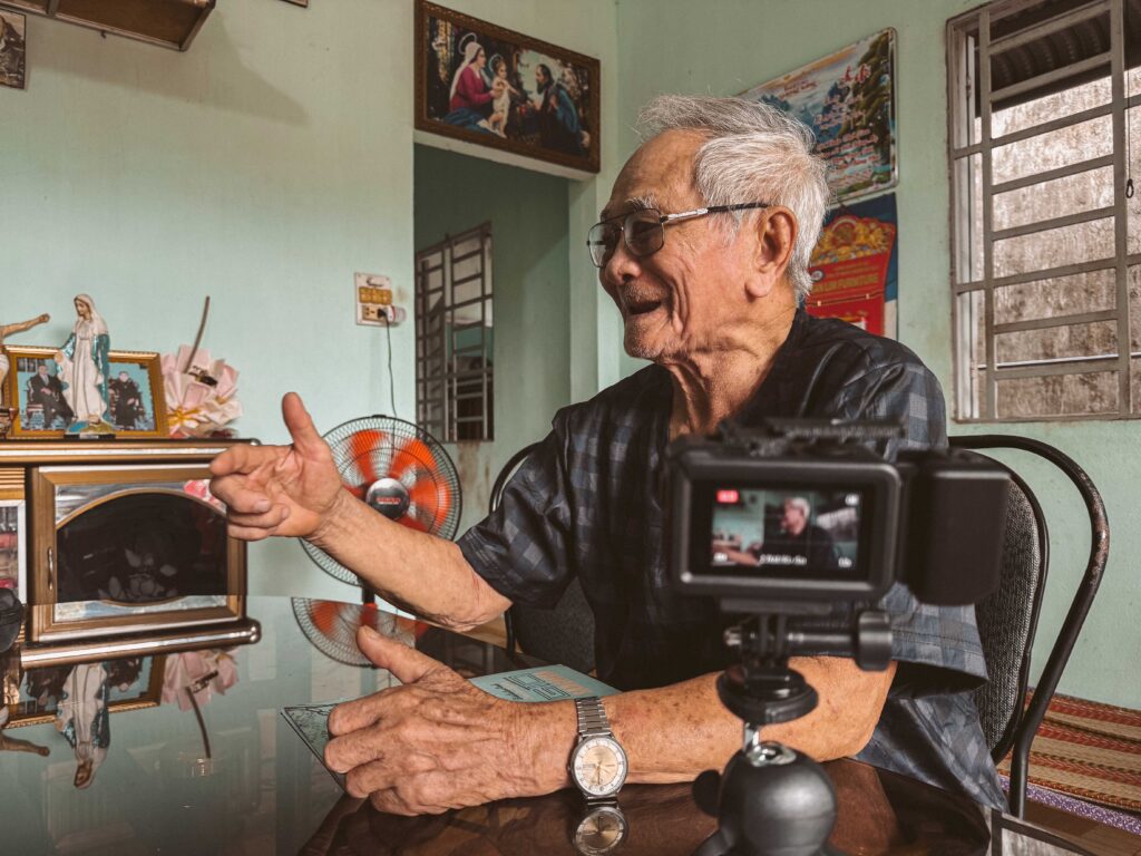 Tìm lại Hai Màu Hoa